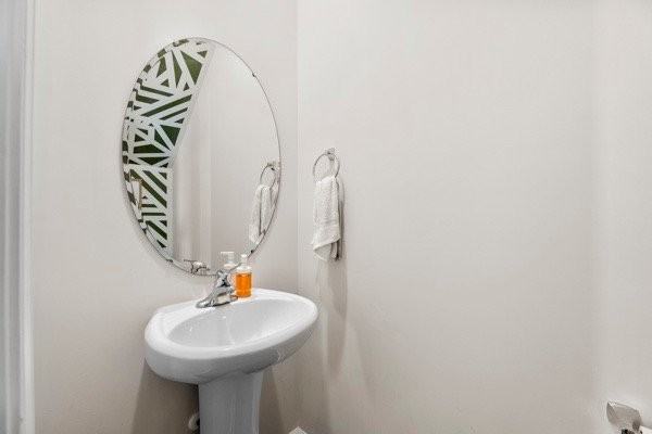 7585 Stonehouse Dr - Photo 4 of 20
