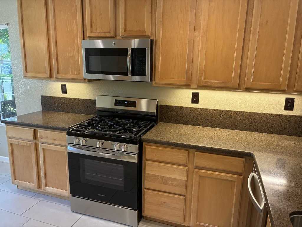 1837 Hawkhaven Way - Photo 3 of 18