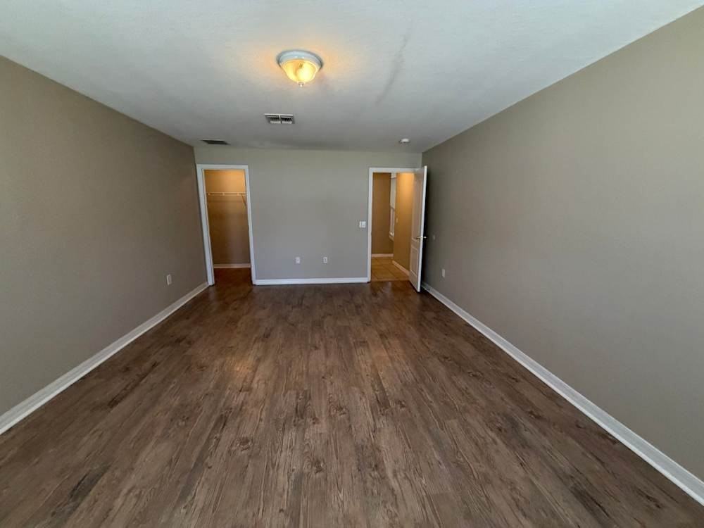 1021 Hacienda Cir - Photo 4 of 13