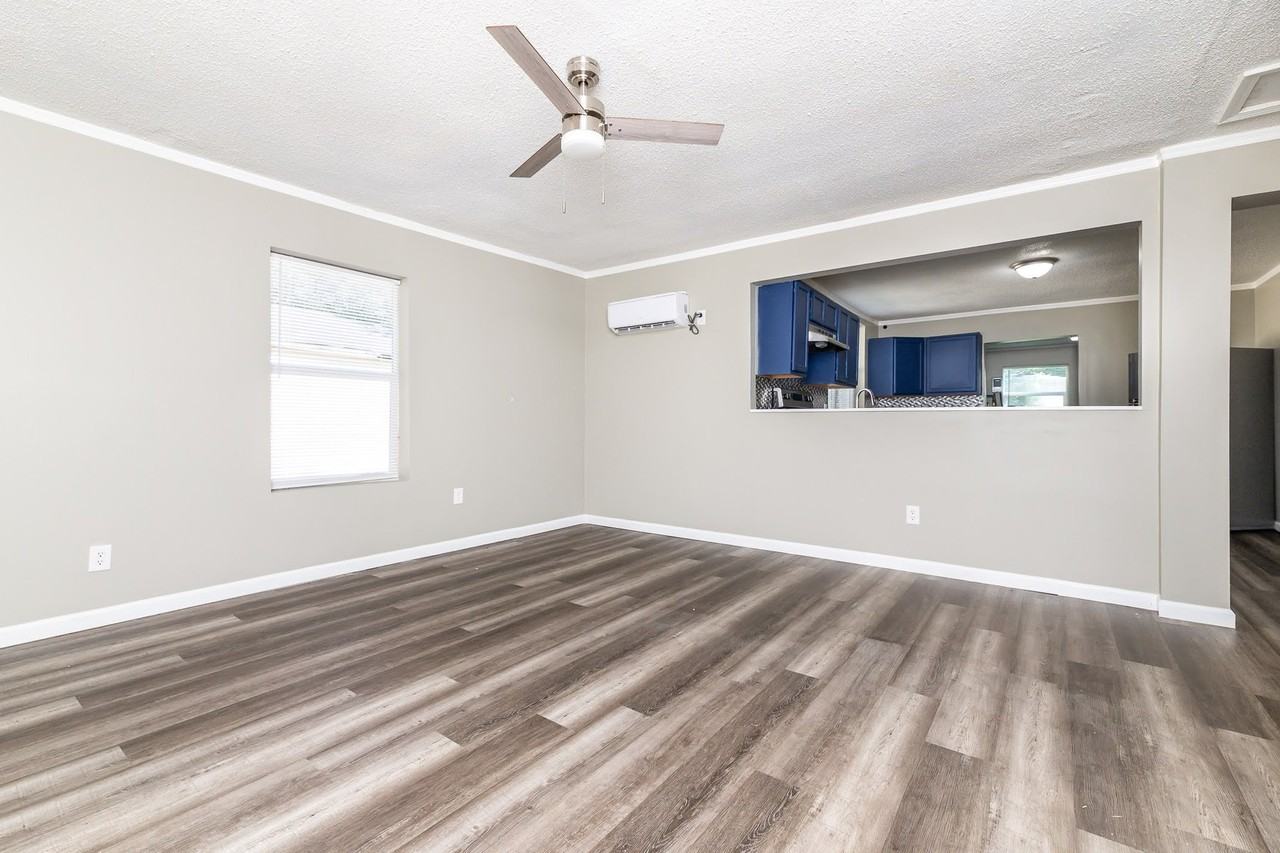 506 Plain St - Photo 4 of 20