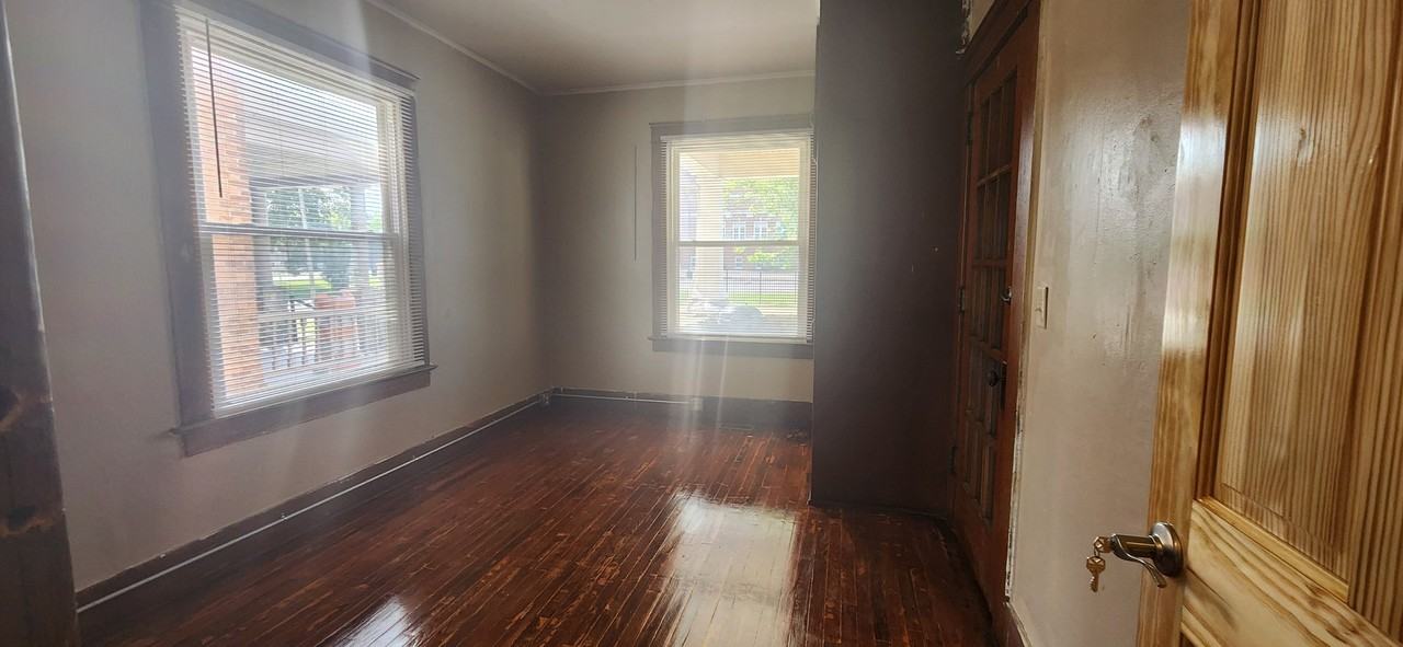 414 Perrin St #1 - Photo 5 of 11