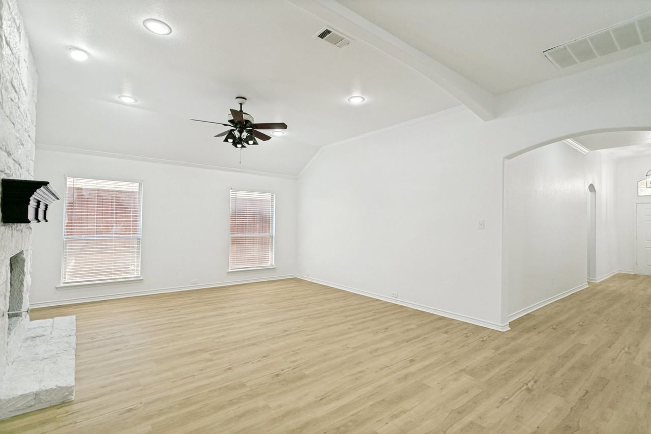 1745 Woodstream Ln - Photo 4 of 12