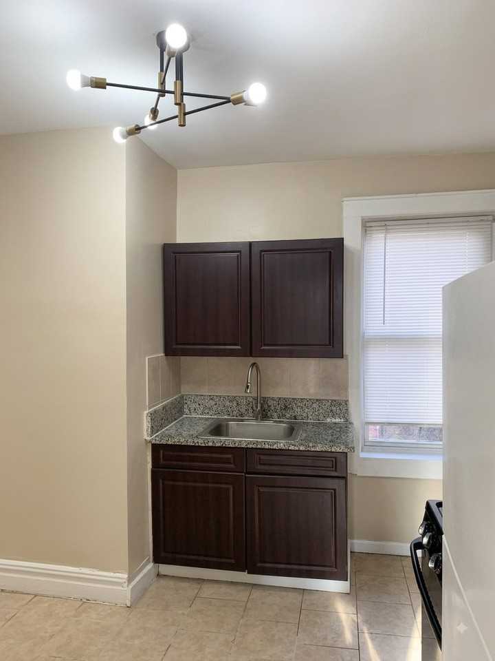 96 Hillcrest Ter #5 - Photo 5 of 8