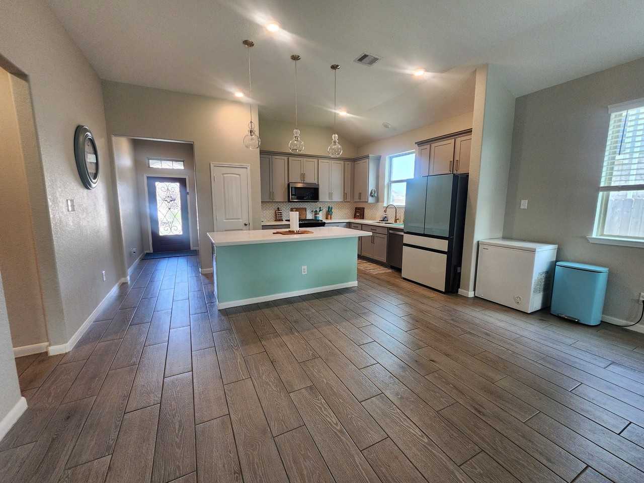 7607 Sirocco Ln - Photo 3 of 20