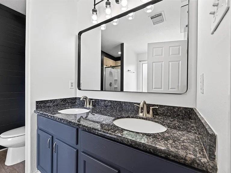 22703 Bridgewater Dr - Photo 2 of 7