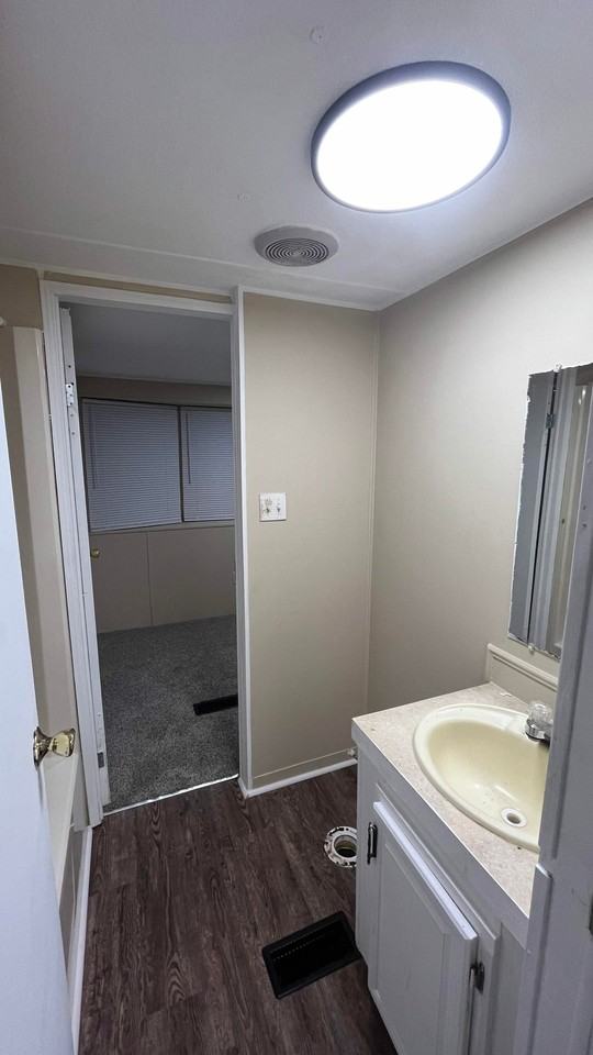 606 S Oak Forest Rd - Photo 4 of 14