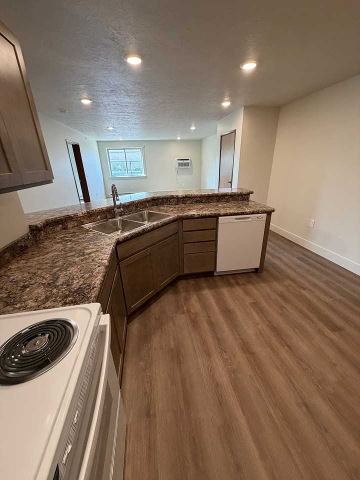 309 46th St N #102 - Photo 4 of 12