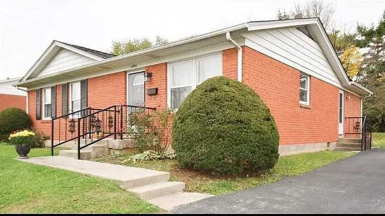 1094 Briarwood Dr - Photo 2 of 14