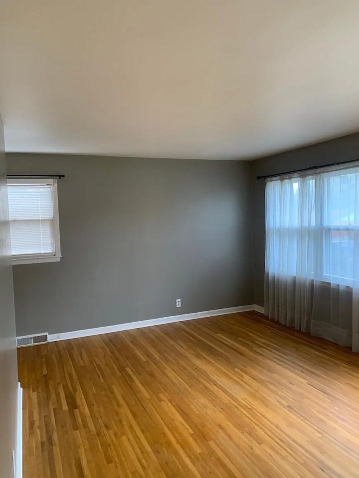 1094 Briarwood Dr - Photo 4 of 14