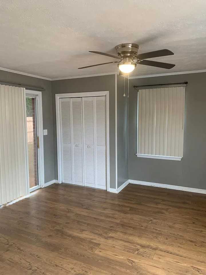 1094 Briarwood Dr - Photo 7 of 14