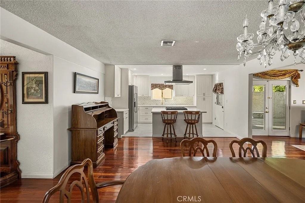 5743 Coke Ave - Photo 5 of 19