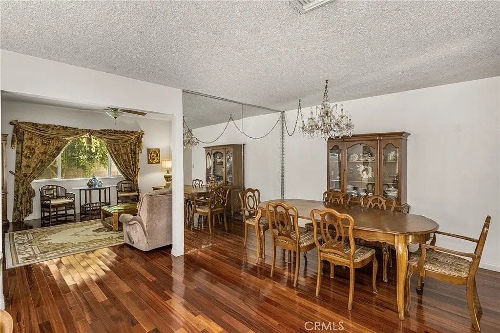 5743 Coke Ave - Photo 6 of 19
