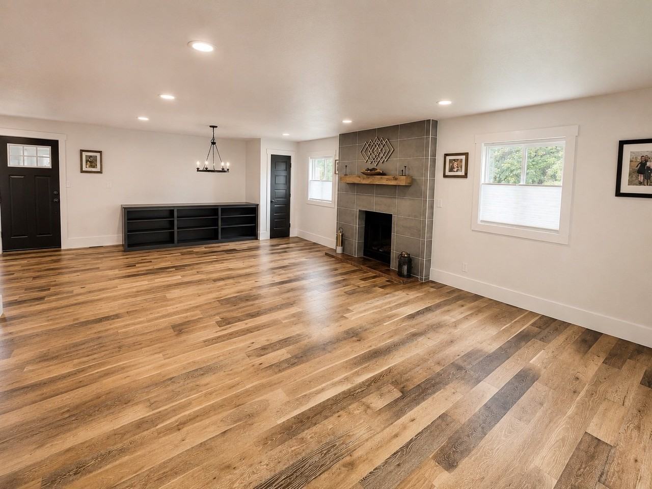 320 Parkway Cir N - Photo 2 of 20