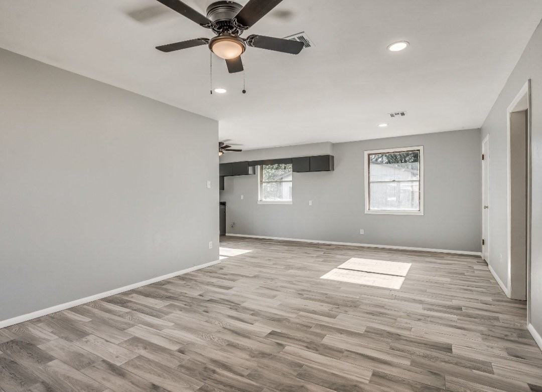 510 N Oak St - Photo 4 of 11