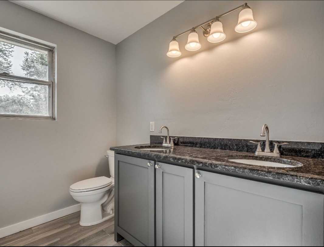510 N Oak St - Photo 6 of 11