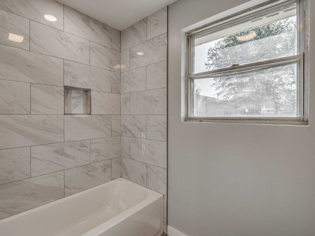 510 N Oak St - Photo 7 of 11
