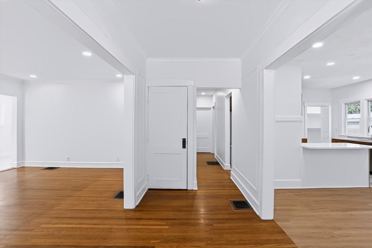 4202 N Capitol Ave - Photo 3 of 20