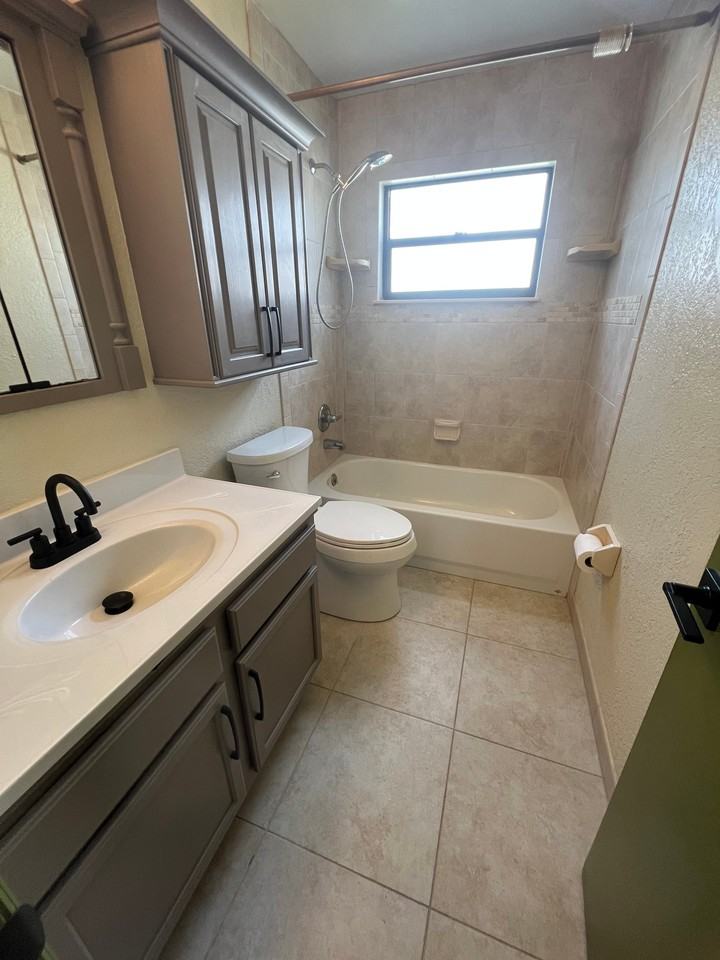 730 Glade Rd - Photo 4 of 20