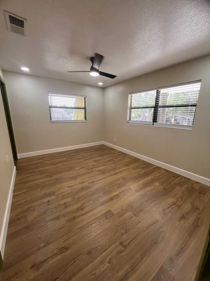 730 Glade Rd - Photo 5 of 20