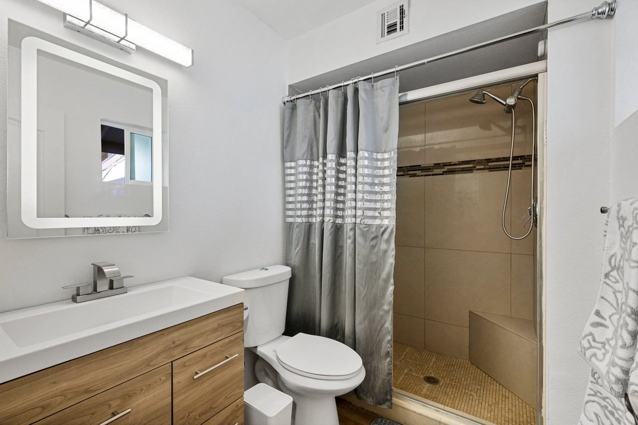 2301 E Janice Way - Photo 3 of 7