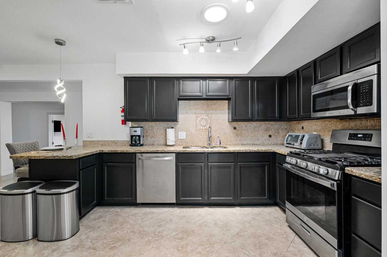 2301 E Janice Way - Photo 4 of 7