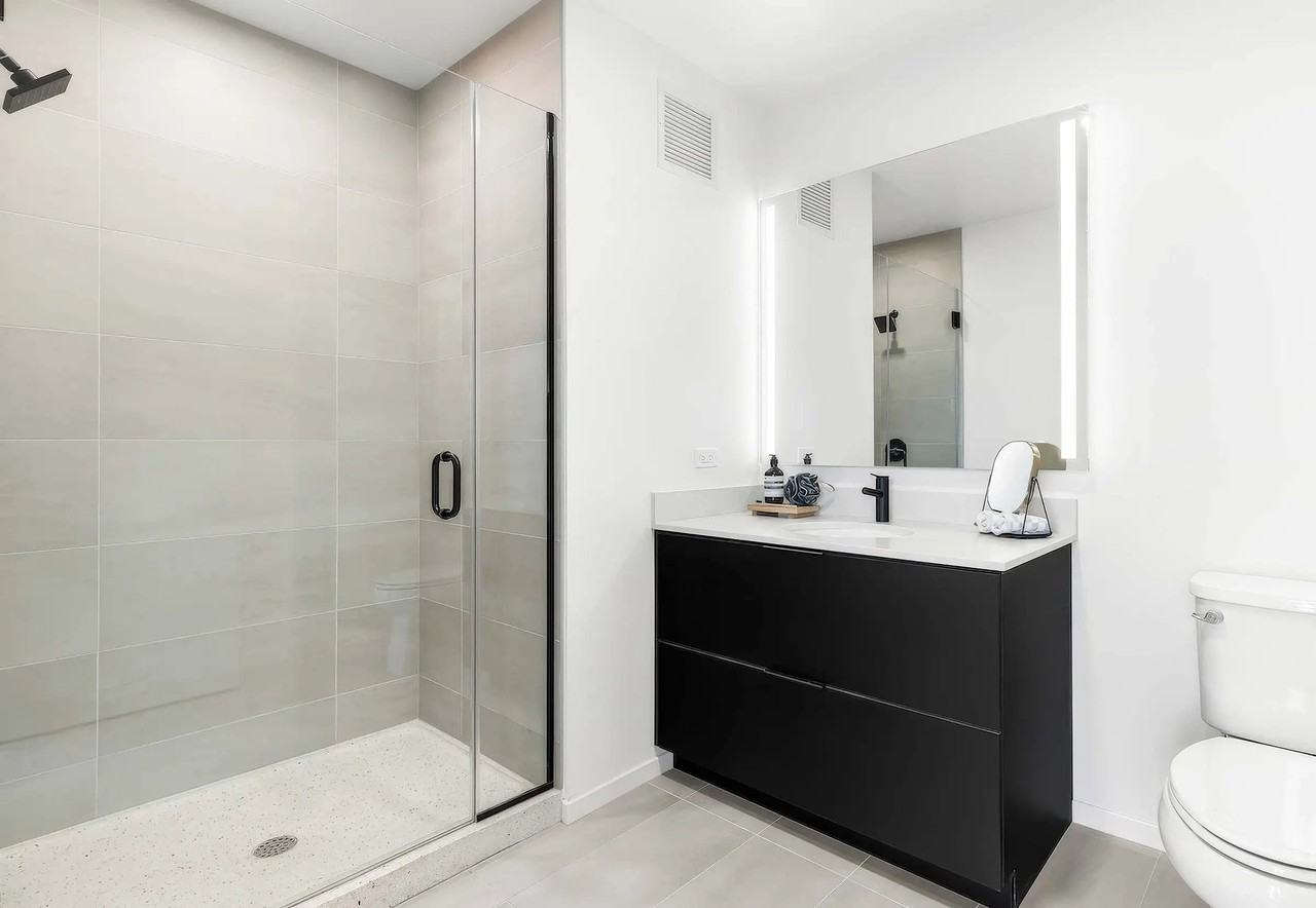 223 N Elizabeth St - Photo 2 of 8