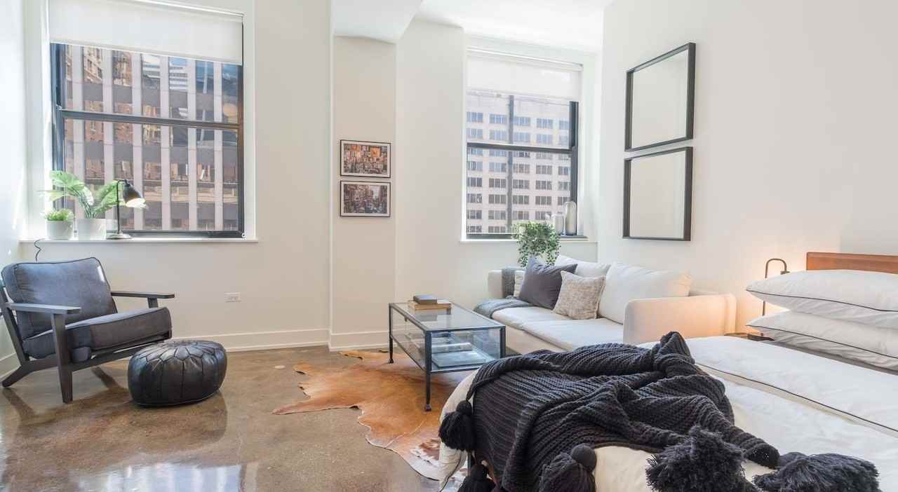 35 E Adams St #211 - Photo 3 of 17
