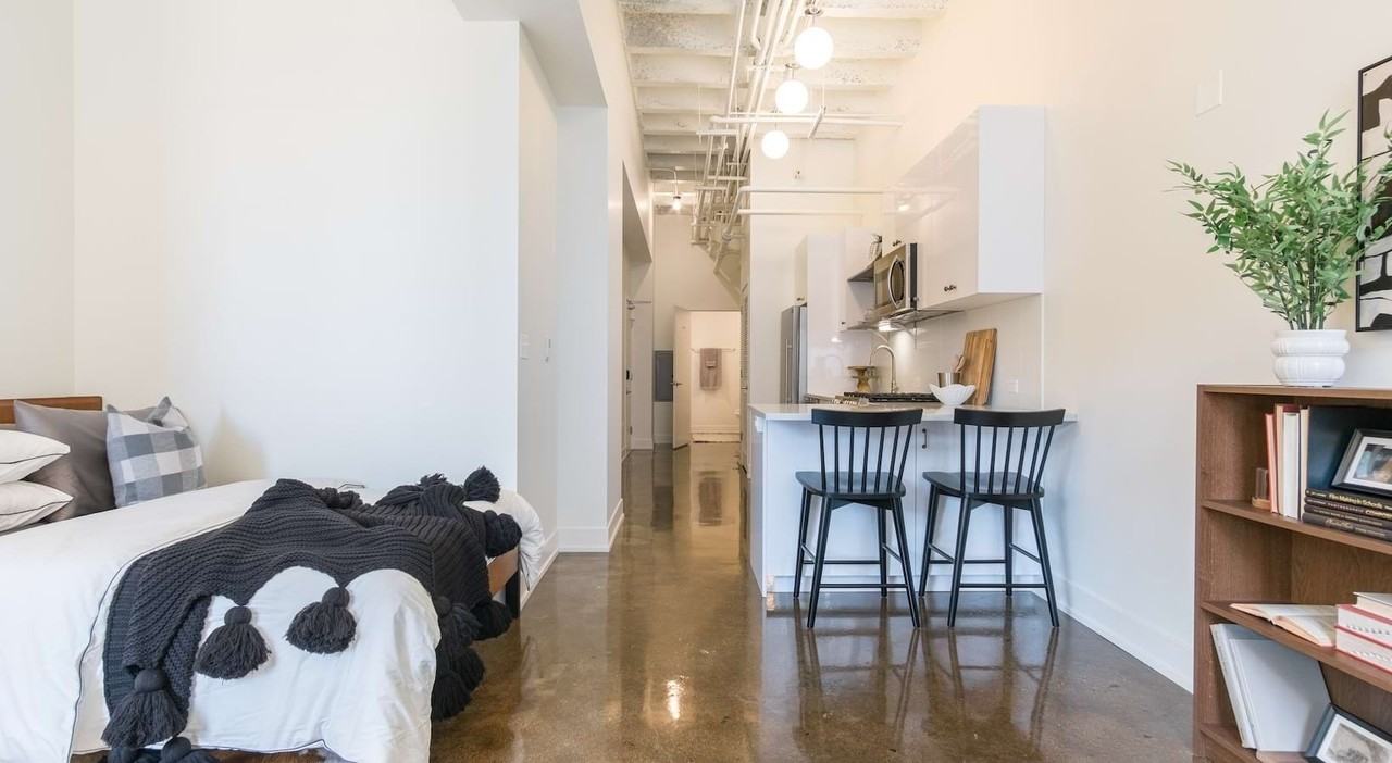 35 E Adams St #211 - Photo 4 of 17