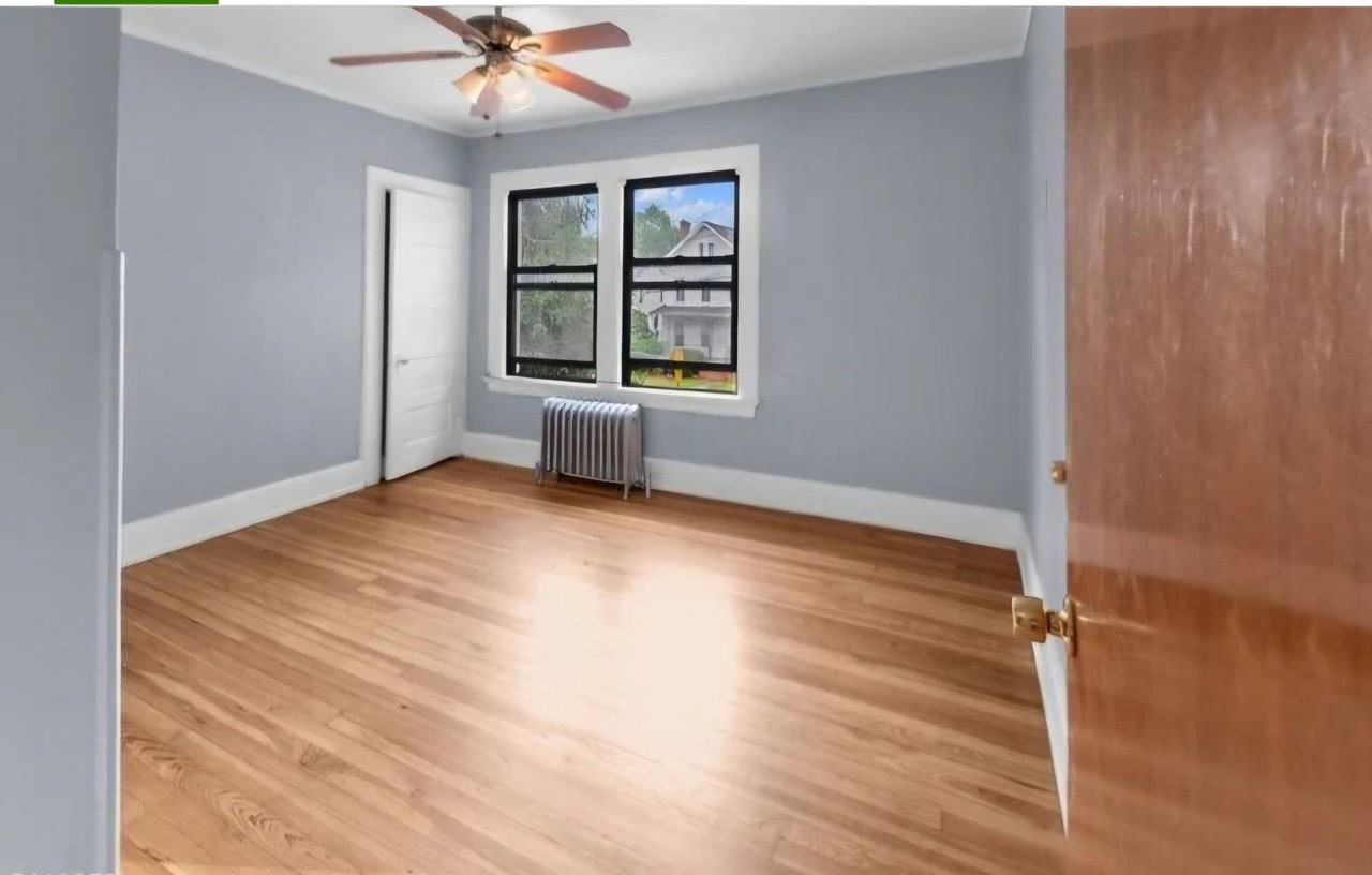 558 Argyle Ave - Photo 5 of 7