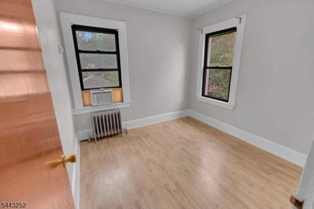 558 Argyle Ave - Photo 7 of 7
