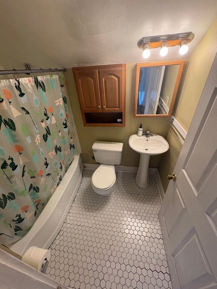 1027 Benjamin Ave Se #2 - Photo 4 of 10