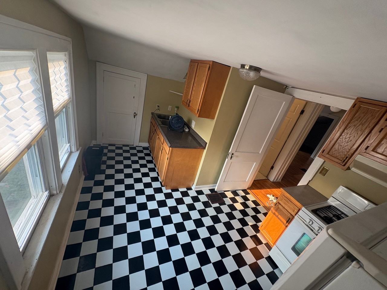 1027 Benjamin Ave Se #2 - Photo 5 of 10