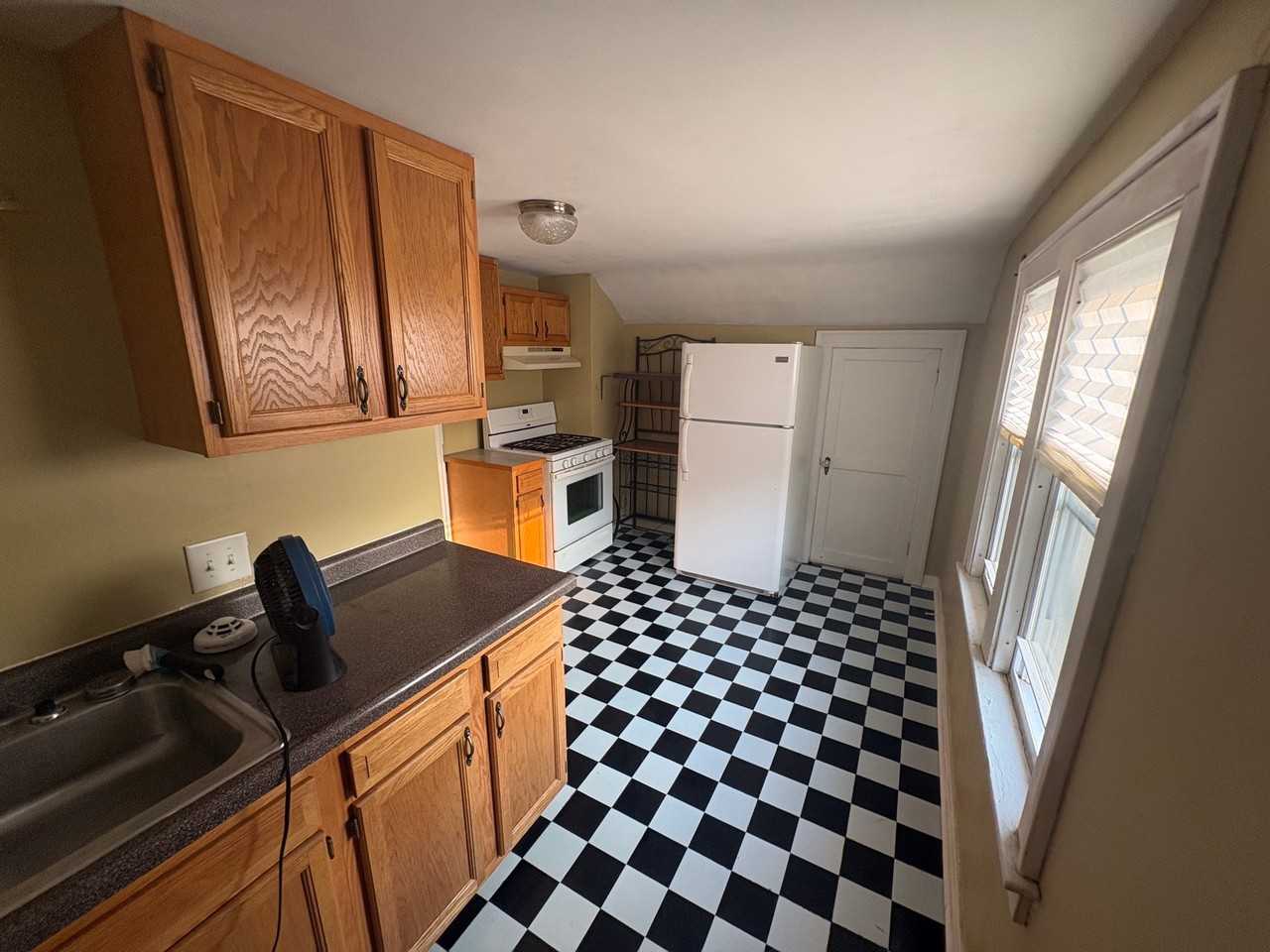 1027 Benjamin Ave Se #2 - Photo 6 of 10