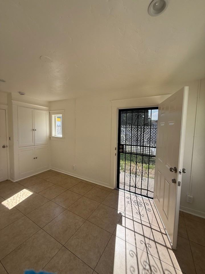 2764 Southern Ave #C - Photo 3 of 17