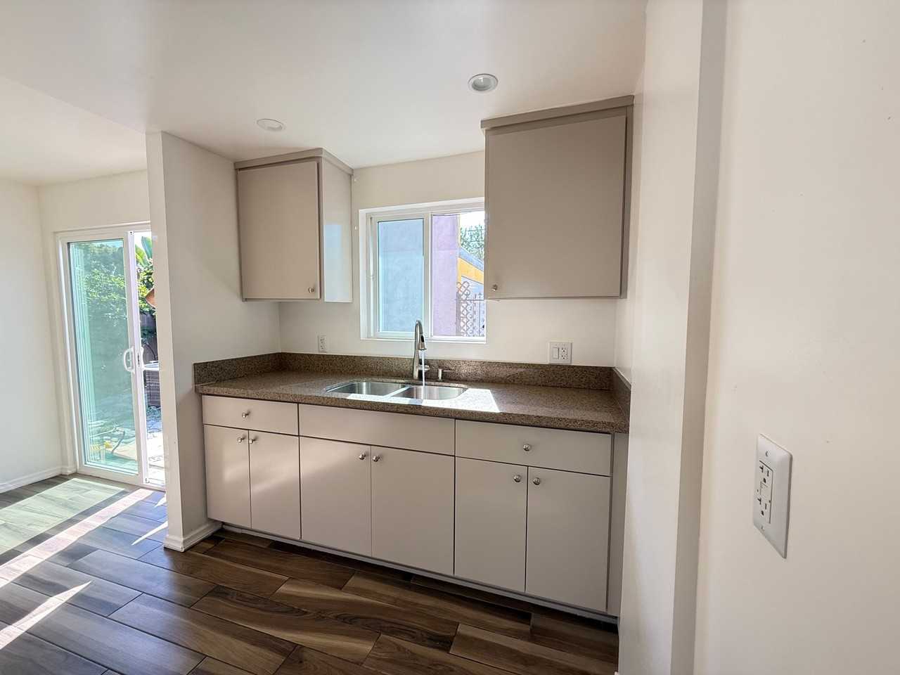 2764 Southern Ave #C - Photo 4 of 17
