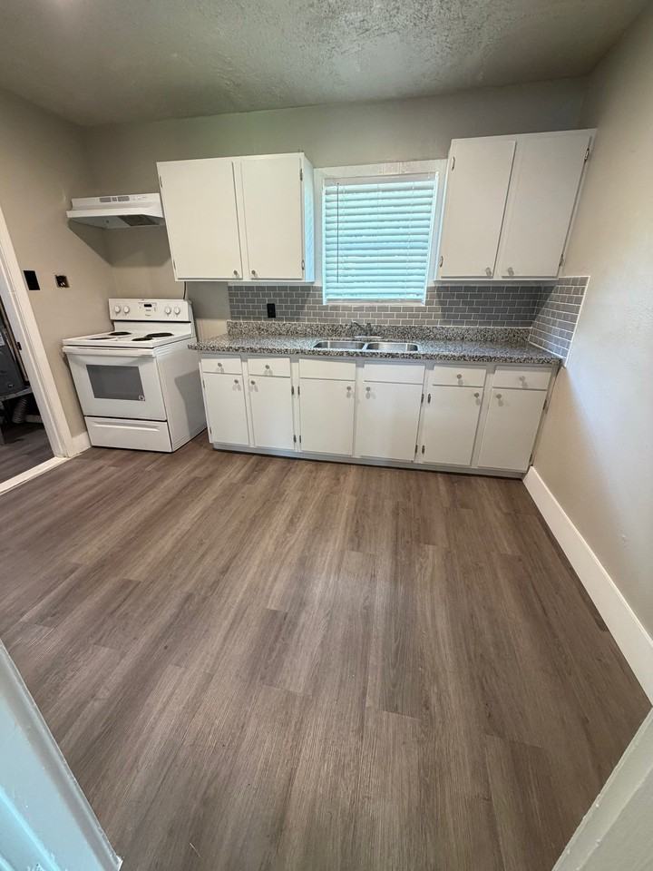 5831 Belneath St - Photo 7 of 10