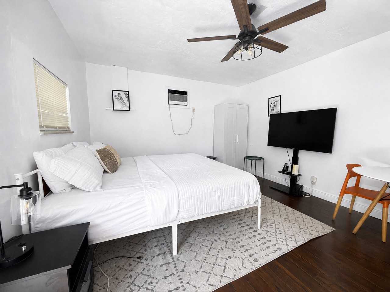 854 Sw 11th Ct #B - Photo 5 of 12