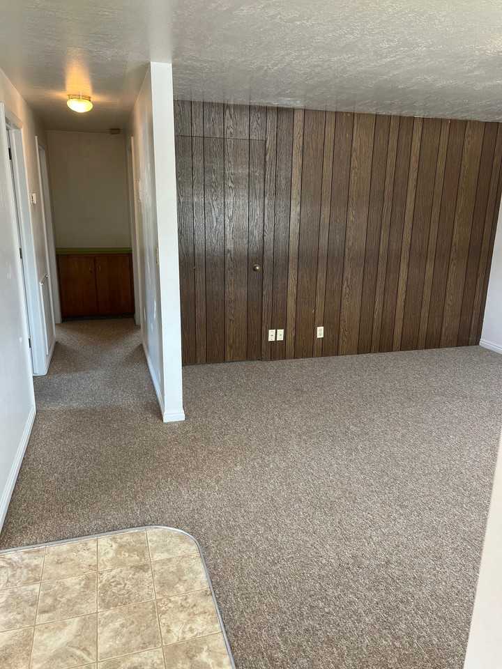 700 En - Photo 2 of 8