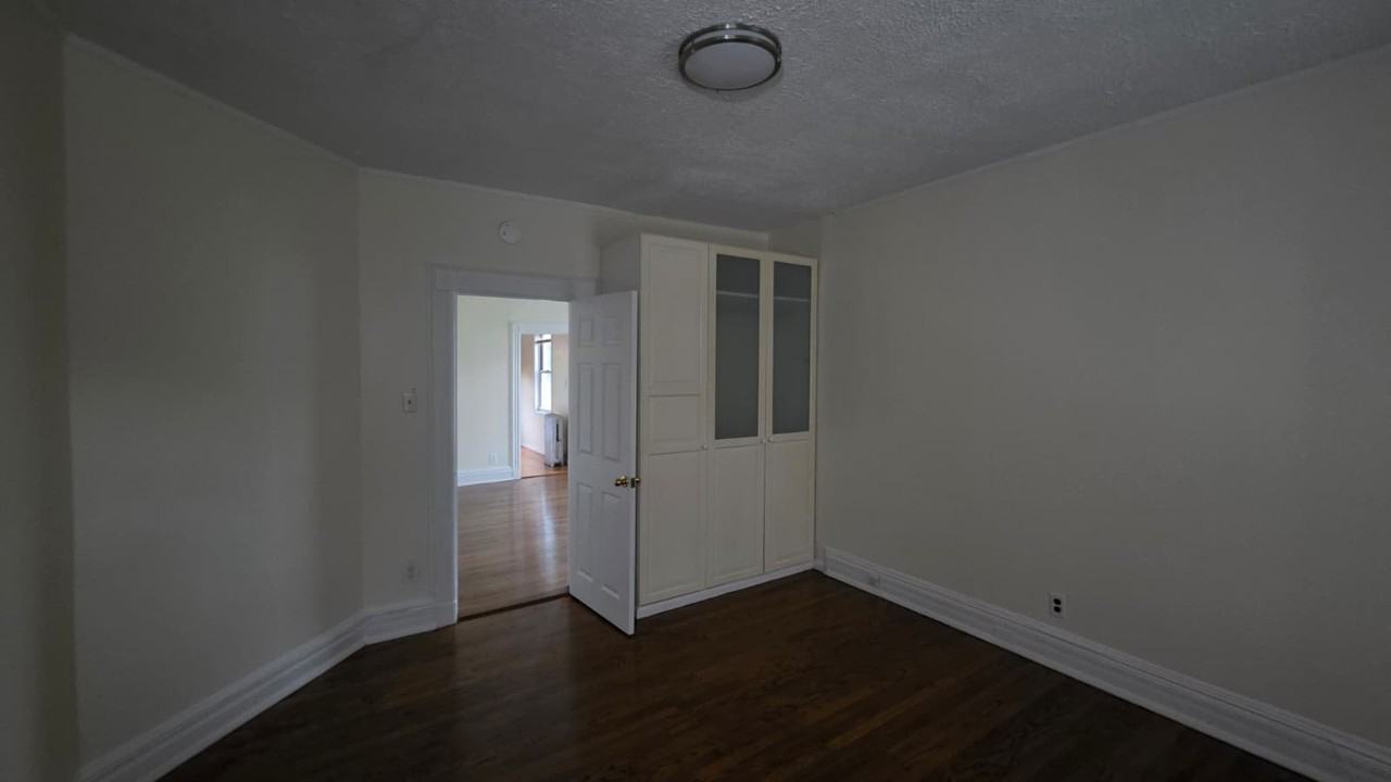 407 N Macquesten Pkwy #2 - Photo 3 of 11