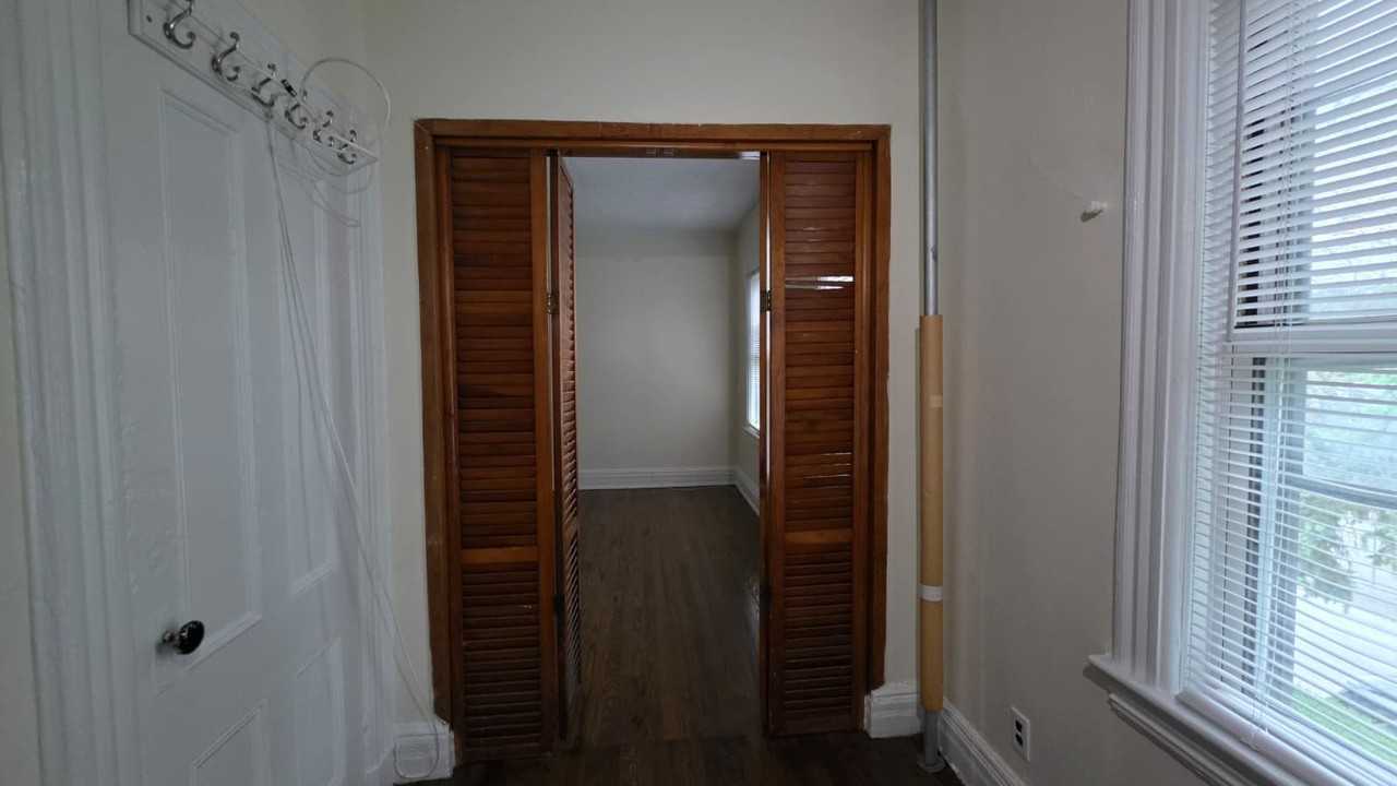 407 N Macquesten Pkwy #2 - Photo 4 of 11