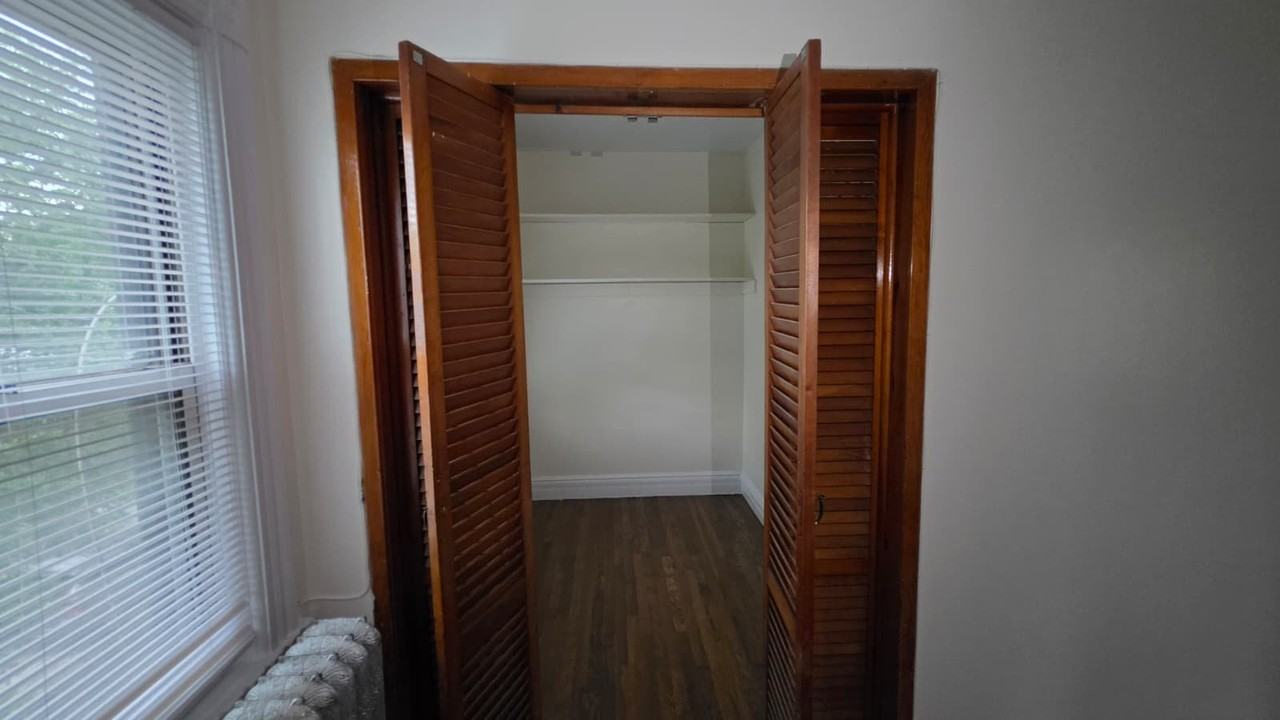 407 N Macquesten Pkwy #2 - Photo 5 of 11