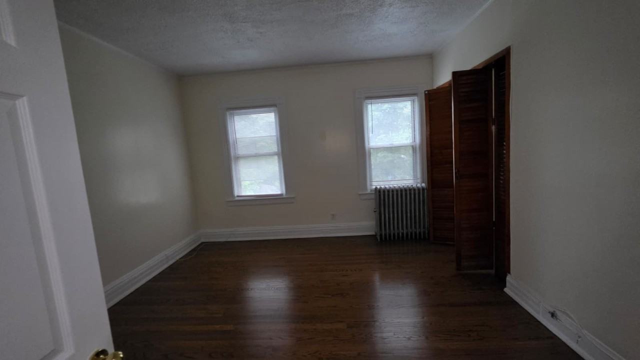407 N Macquesten Pkwy #2 - Photo 6 of 11