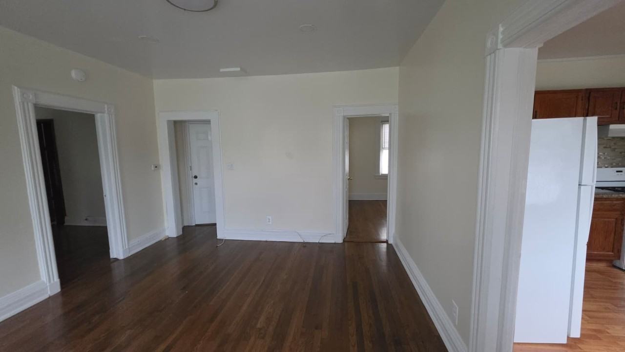 407 N Macquesten Pkwy #2 - Photo 7 of 11