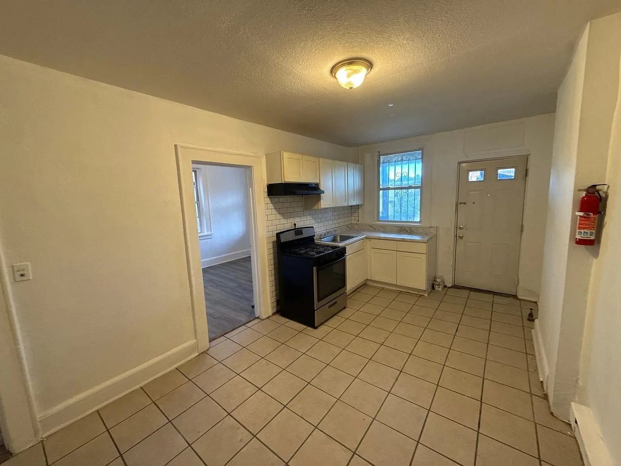 106 S Essex Ave #3 - Photo 4 of 9