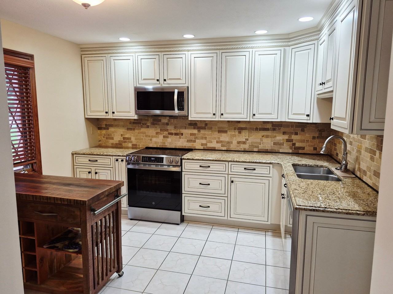 1589 Stone Mansion Dr - Photo 5 of 15