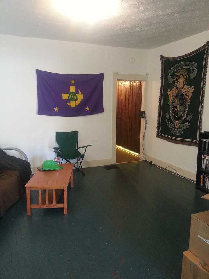 1709 Summit St - Photo 3 of 7