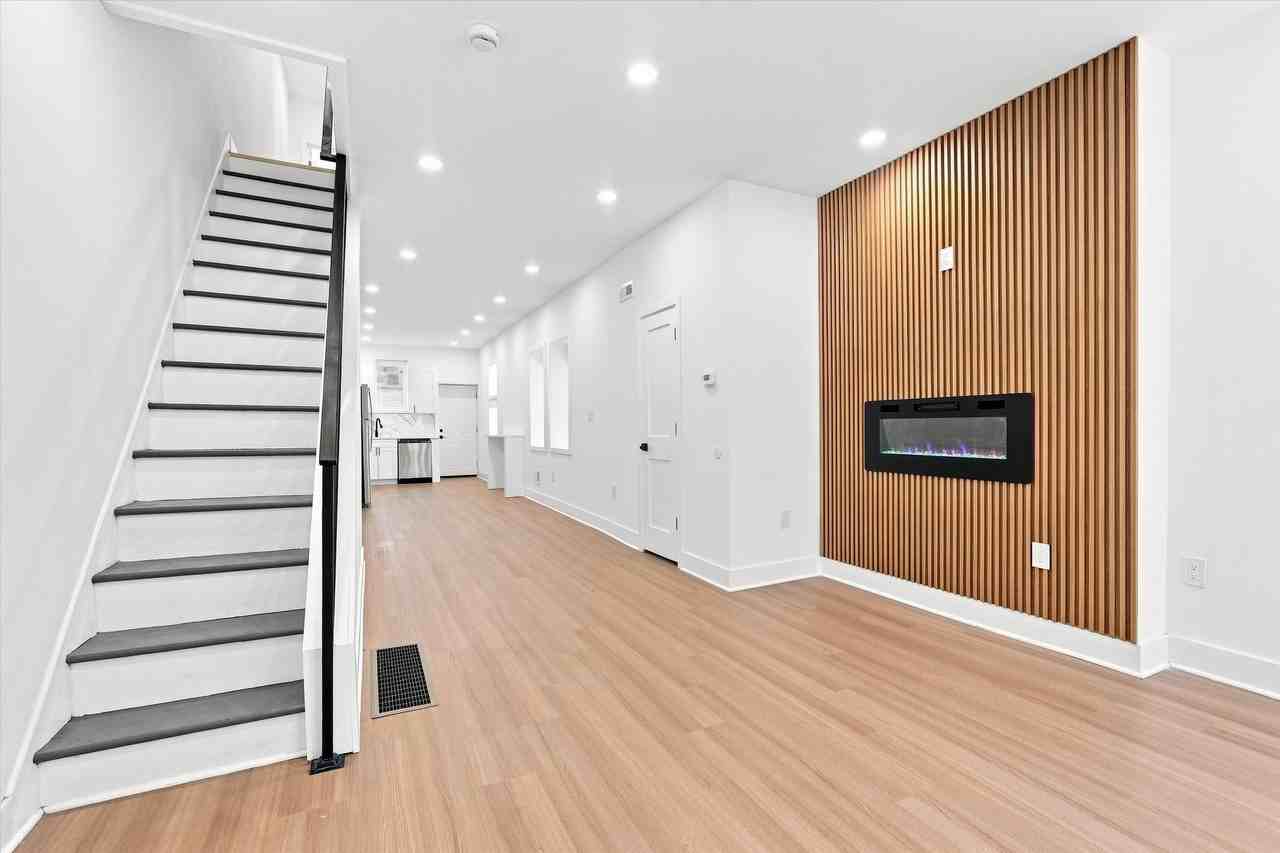 2125 N Natrona St - Photo 2 of 15