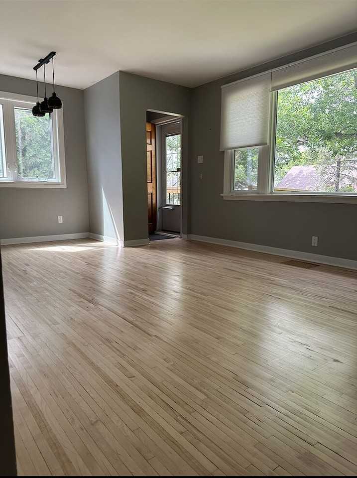 11019 64 Ave Nw - Photo 3 of 7