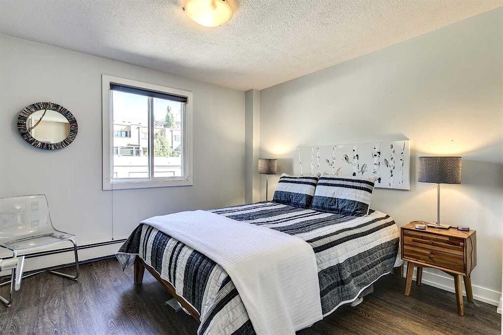 526 22 Ave Sw - Photo 4 of 20