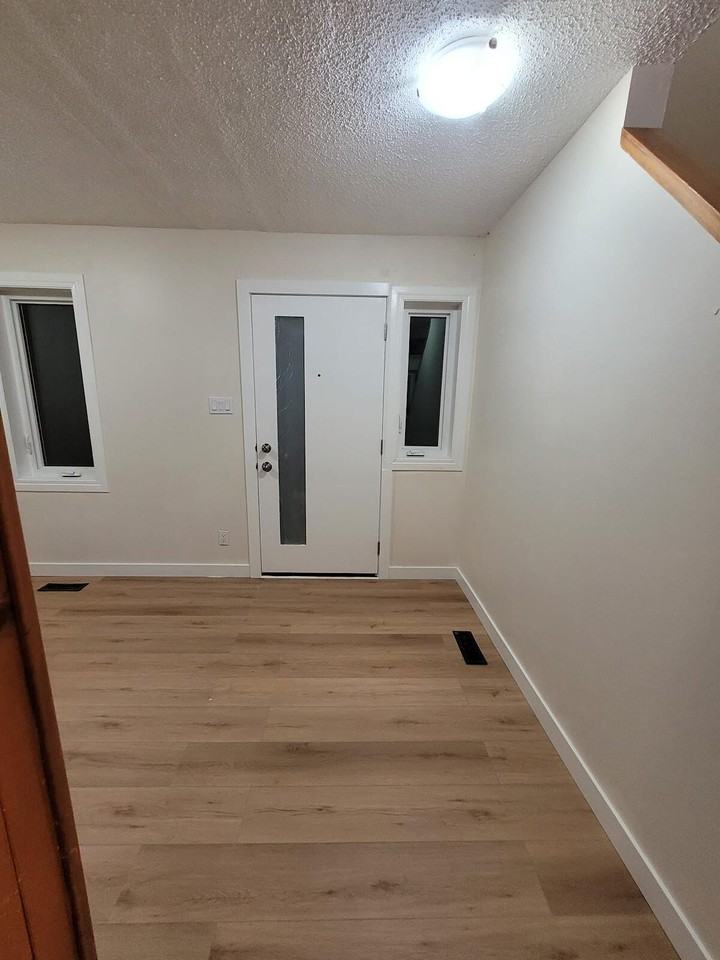 4119 32 Ave Nw - Photo 3 of 41